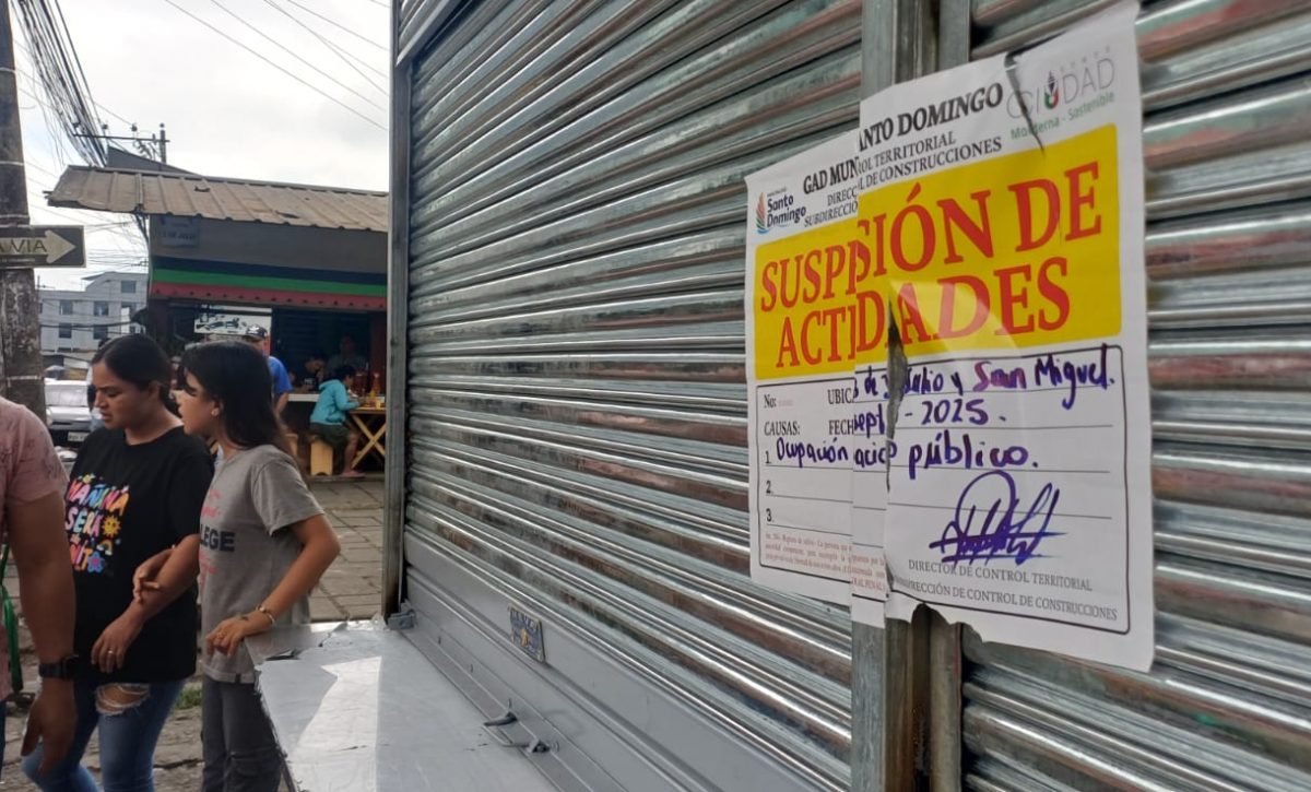 Municipio de Santo Domingo clausura kiosco de pizza en la Av. 3 de Julio por denuncia ciudadana
