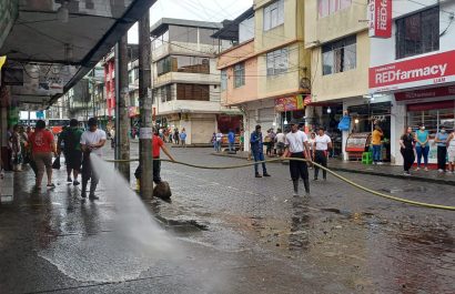 Municipio de Santo Domingo interviene la calle Ambato para reubicar a comerciantes informales