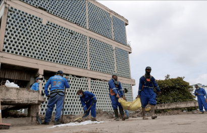 300 funcionarios de diversas áreas del municipio realizaron tareas de limpieza en el edificio del MAG.