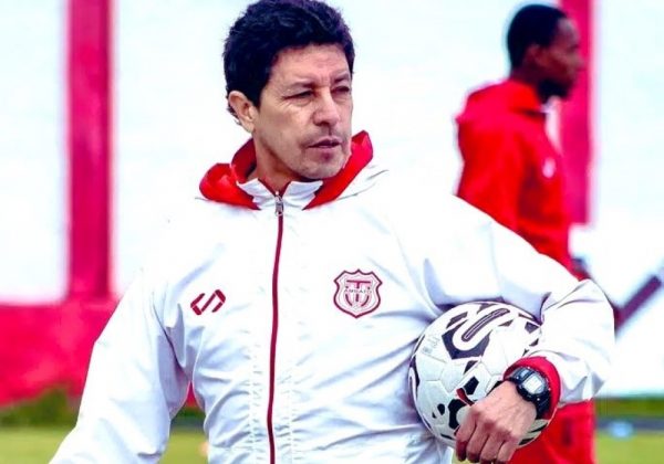 Mushuc Runa busca a Paúl Vélez tras eliminación en Copa Ecuador y crisis en LigaPro