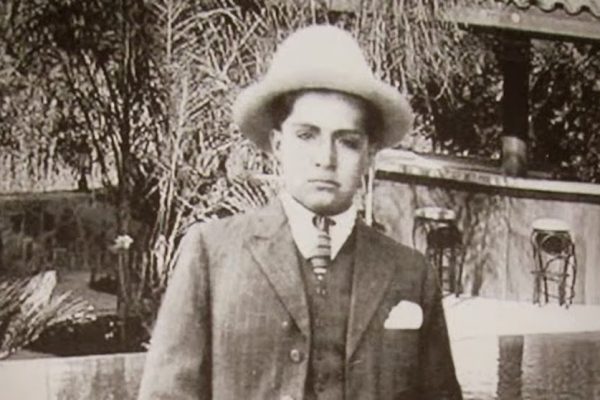 Naún Briones en una fotografía tomada en 1920.
