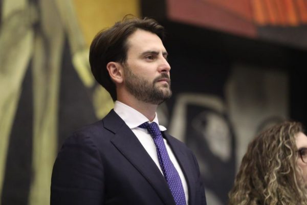 Niels Olsen, presidente de la Asamblea Nacional, arremete en contra de los legisladores impuntuales. (Asamblea Nacional).