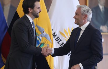 Niels Olsen, presidente de la Asamblea Nacional, junto a Robert Biedron de la delegación del Parlamento Europeo. FOTO: @AsambleaEcuador.