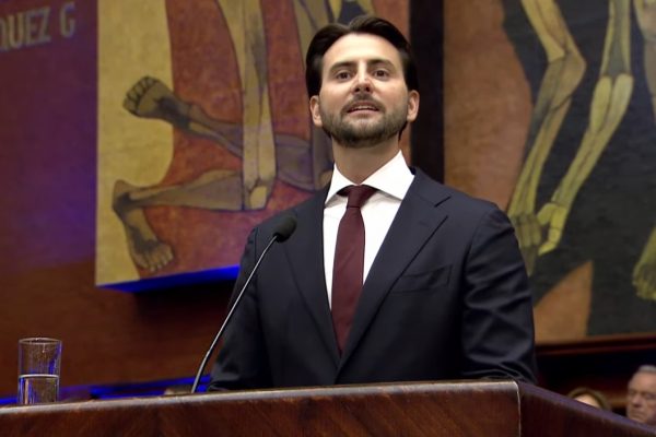 Niels Olsen, presidente de la Asamblea Nacional, durante su discruso