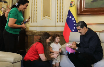 Niña Maikelys Espinoza regresa a Venezuela tras ser separada de su madre deportada desde Estados Unidos
