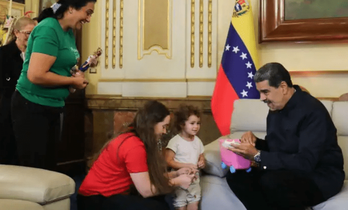 Niña Maikelys Espinoza regresa a Venezuela tras ser separada de su madre deportada desde Estados Unidos