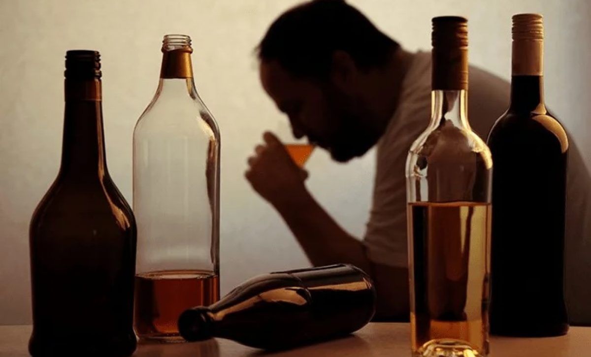 Niños y adolescentes imitan el patrón de consumo de alcohol de sus padres
