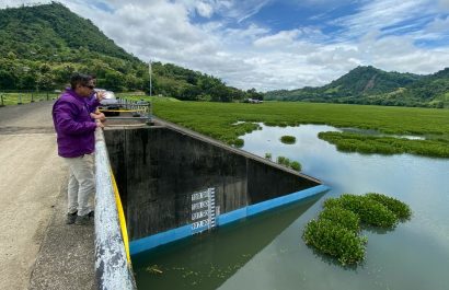 Nivel de agua en la represa Poza Honda, Santa Ana, supera su cota máxima, pero se mantiene bajo control