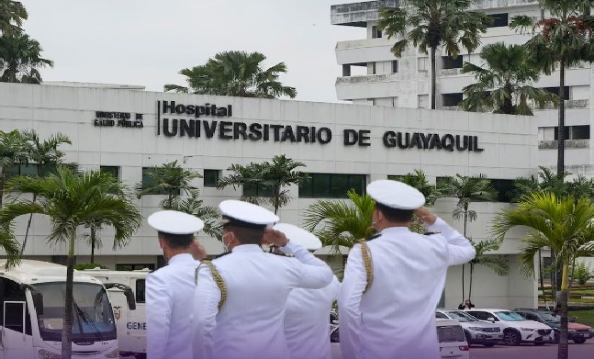 Nombramientos de gerentes militares en hospitales de Guayaquil para enfrentar crisis de salud