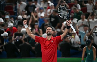Novak Djokovic se impone a Jaume Munar en el Masters 1000 de Shanghái pese a las molestias físicas