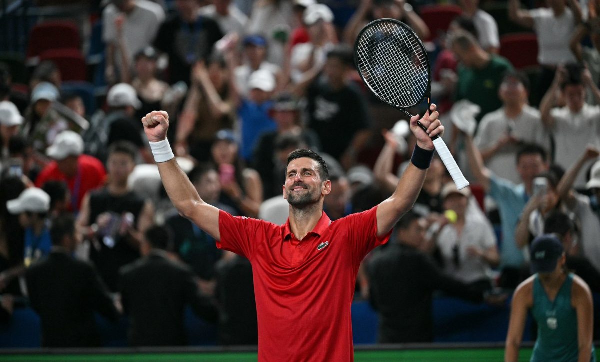 Novak Djokovic se impone a Jaume Munar en el Masters 1000 de Shanghái pese a las molestias físicas