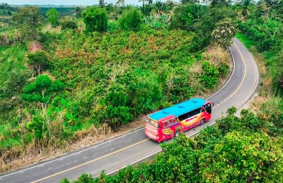 Nueva carretera conecta comunidades rurales de Santo Domingo, Esmeraldas y Manabí