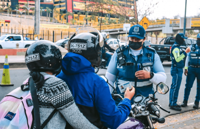 Nueva multa en Guayaquil $94 por no usar casco en motocicletas