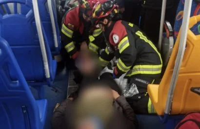 Nueve personas resultaron heridas este miércoles tras el choque de dos buses urbanos en la intersección de la avenida Simón Bolívar