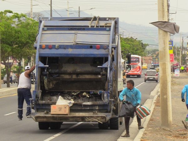 Nuevos carros recolectores de basura llegarán a Portoviejo en 45 Días, anuncia Alcalde