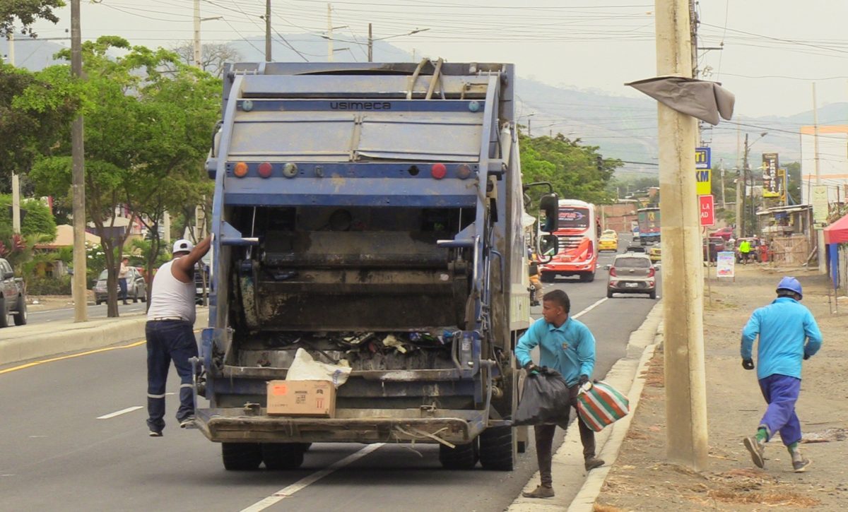 Nuevos carros recolectores de basura llegarán a Portoviejo en 45 Días, anuncia Alcalde