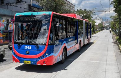 Nuevos trolebuses en Quito son blanco de vandalismo y están bajo auditoría