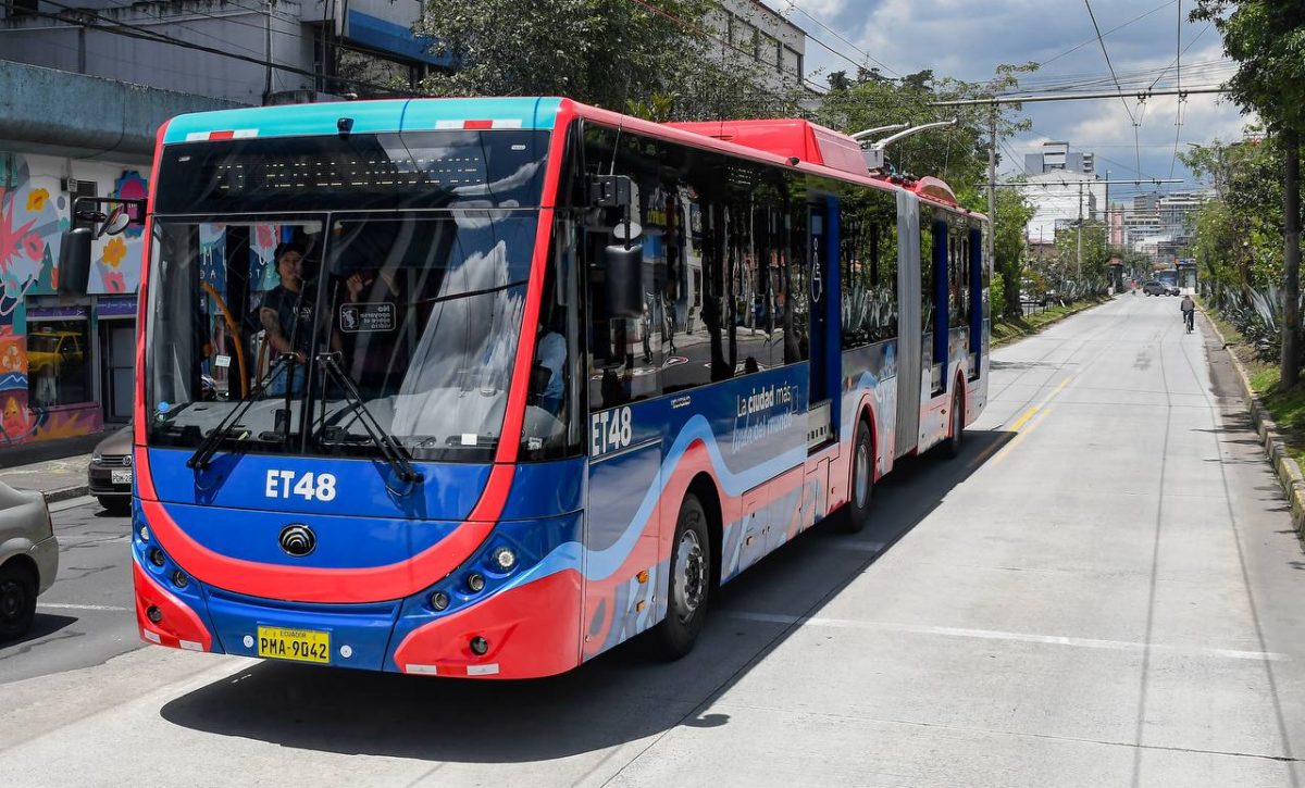 Nuevos trolebuses en Quito son blanco de vandalismo y están bajo auditoría