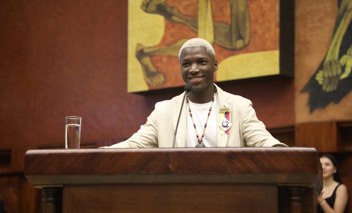 “Nunca olviden a Dios”: Moisés Caicedo agradece con humildad tras recibir reconocimiento nacional