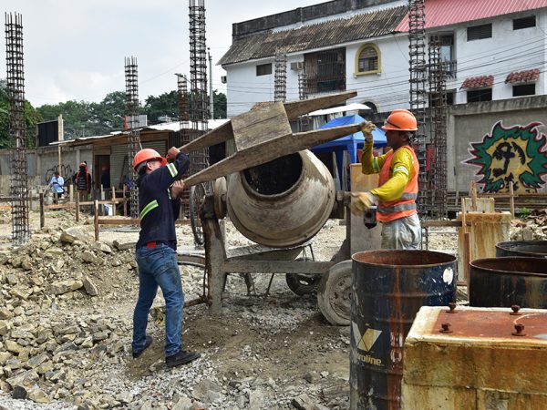 El Municipio de Guayaquil reactivó una obra deportiva en Urdesa con canchas, senderos y servicios.