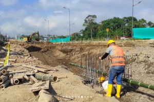 Obra de asfaltado en avenida Las Delicias avanza en un 30 % en Santo Domingo