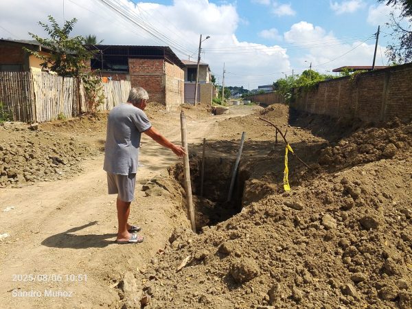 Obras en calle Tarqui de Portoviejo se paralizan nuevamente por falta de recursos