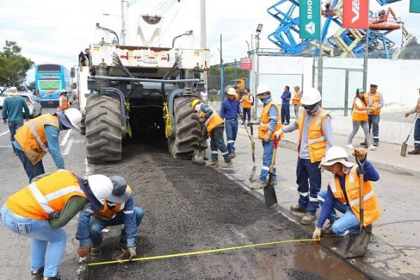 Obras viales en Quito se paralizan por falta de asfalto tras explosión en Refinería