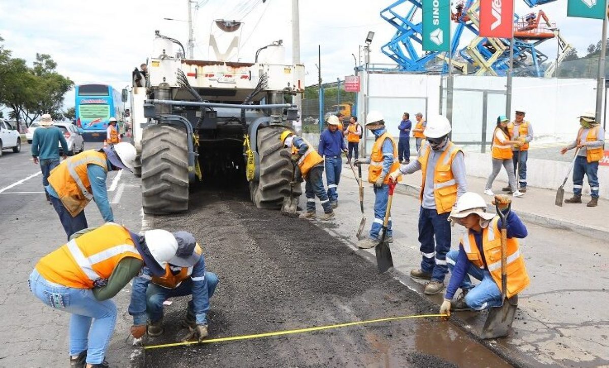 Obras viales en Quito se paralizan por falta de asfalto tras explosión en Refinería