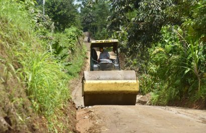 Obreros sin salarios preparan plantón en la Prefectura de Santo Domingo para exigir sus pagos atrasados y denunciar condiciones laborales irregulares.