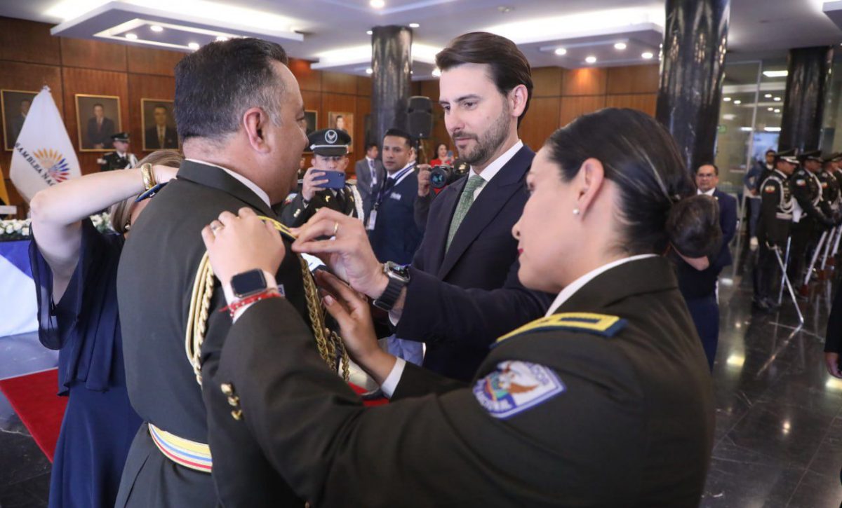 Oficiales de la Escolta Legislativa son ascendidos por la Asamblea Nacional