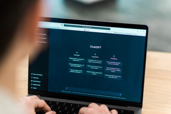 OpenAI revela la nueva era de ChatGPT un superasistente emocional y experto confiable
