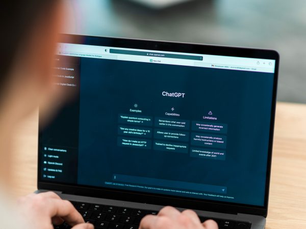 OpenAI revela la nueva era de ChatGPT un superasistente emocional y experto confiable