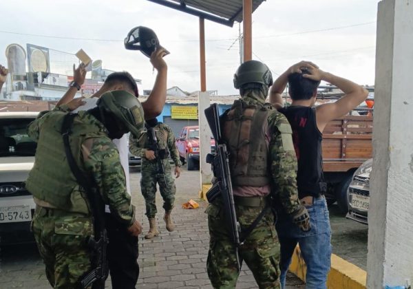 Operaciones militares en Santo Domingo dejan decomiso de drogas y tres detenidos