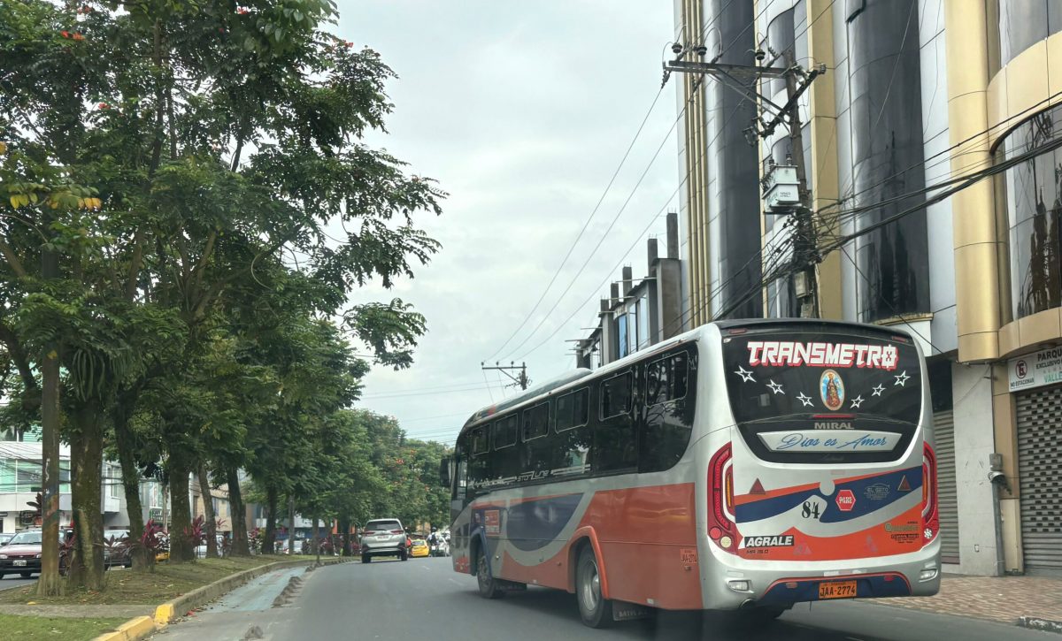 Operadoras de transporte urbano en Santo Domingo incumplen cobro electrónico pese a sanciones