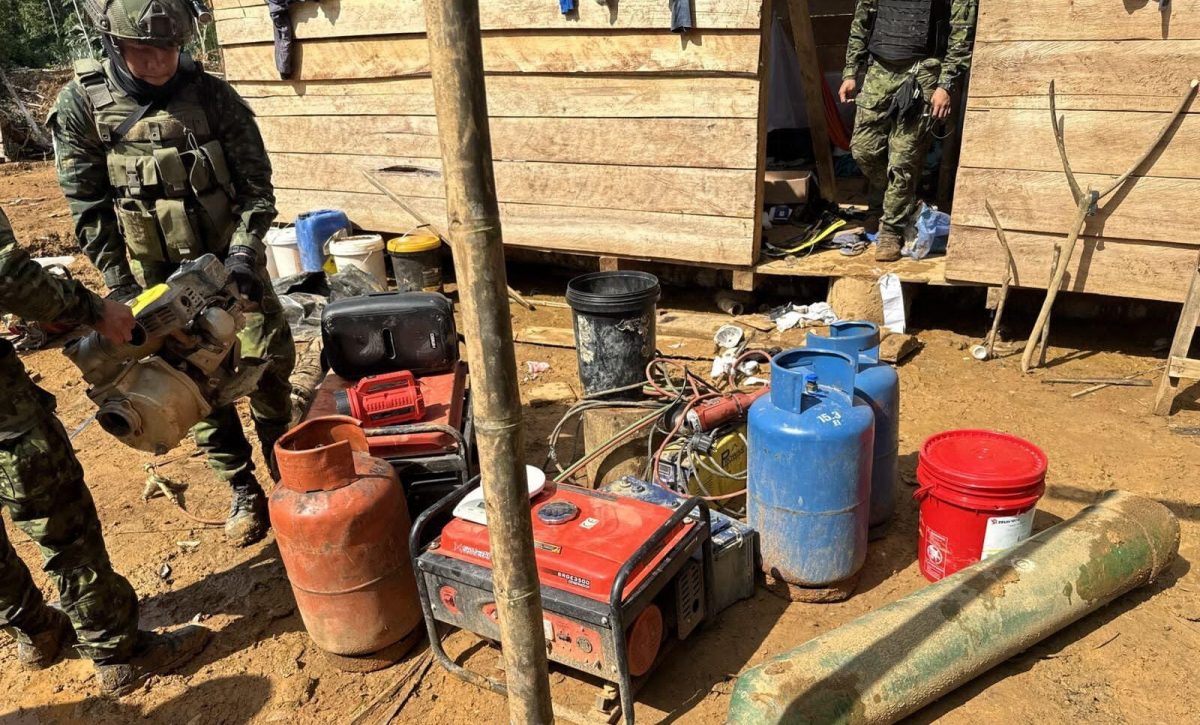 Operativo Militar inhabilita campamentos de minería ilegal en frontera norte de Ecuador
