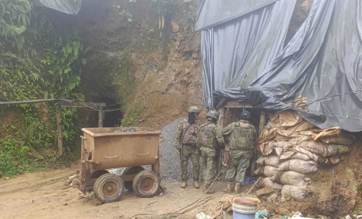 Operativo-en-Ponce-Enriquez-decomisa-explosivos-y-detiene-a-siete-por-mineria-ilegal