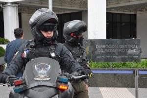 Operativo en Registro Civil de Quito sanciona ocho locales y detiene a dos personas