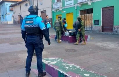 Operativo en el Centro Histórico de Quito dejó decomisos de armas, alcohol y productos de contrabando