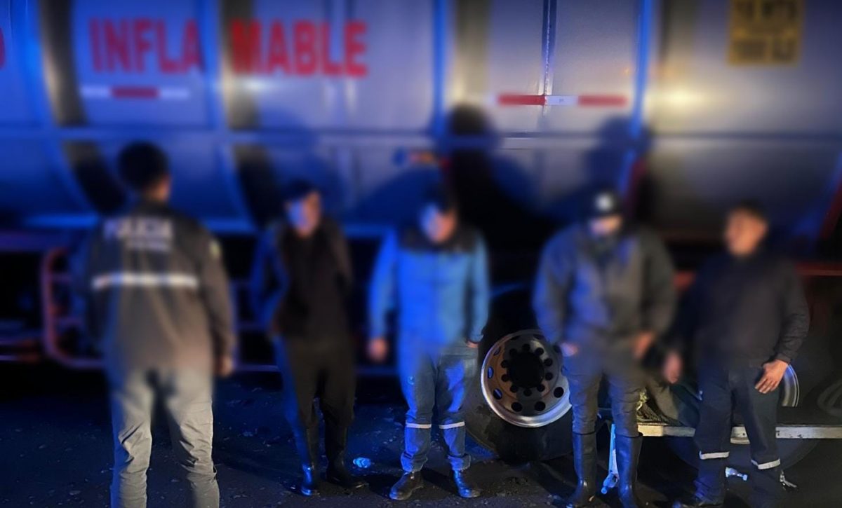 Operativo en la vía Alóag – Santo Domingo deja cuatro detenidos por delito hidrocarburífero