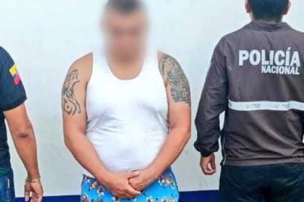 Operativo en terminal terrestre deja un detenido por tráfico de armas en Santo Domingo de los Tsáchilas