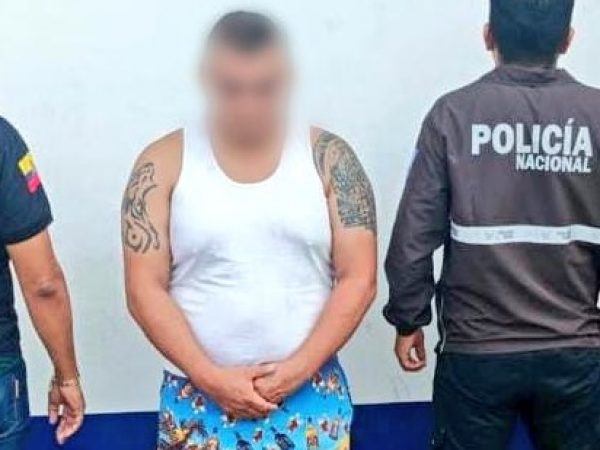 Operativo en terminal terrestre deja un detenido por tráfico de armas en Santo Domingo de los Tsáchilas
