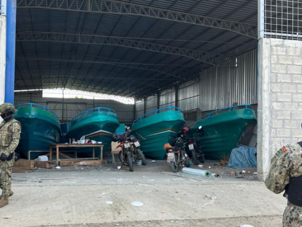 Operativo militar en Jaramijó localiza embarcaciones vinculadas a actividades ilícítas