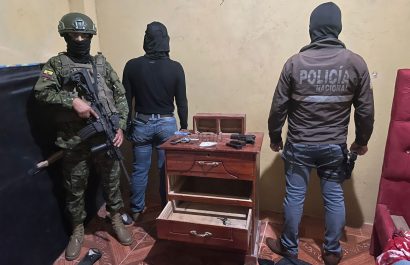 Operativo militar-policial en Puerto Quito deja un detenido y armas incautadas