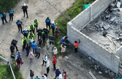 Operativo municipal en Calderón deja agente herido y maquinaria dañada