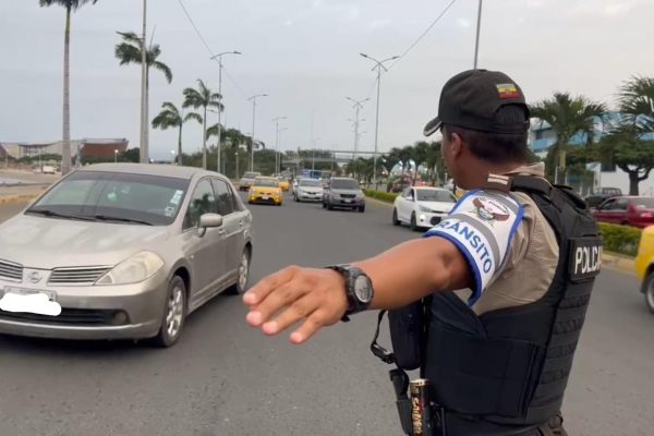 Policía toma control total del tránsito en Manta: así operarán.