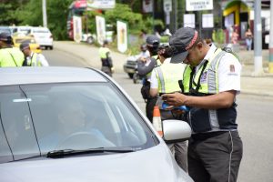 E los operativos, los agentes utilizan cámaras que graban en tiempo real.