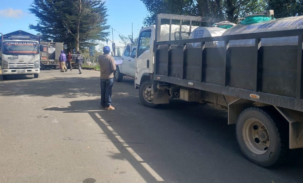 Operativos en Cañar: Autoridades decomisan 830 litros de leche por incumplir estándares de calidad