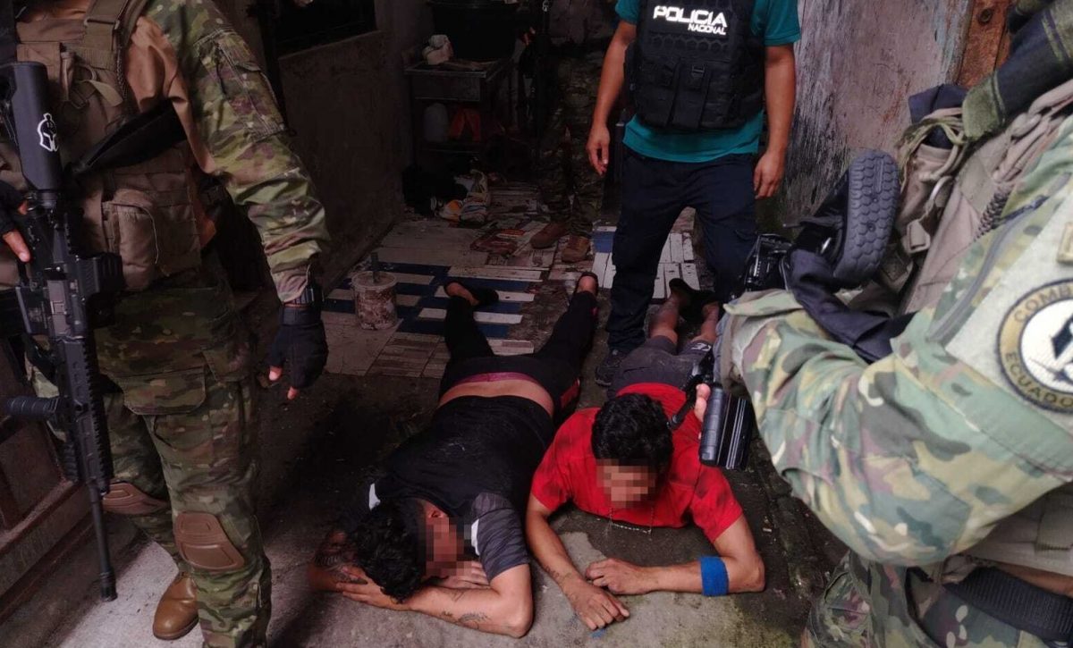 Operativos en el barrio Zaracay de Santo Domingo dejan droga incautada y detenidos