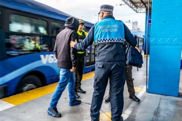 Operativos municipales refuerzan seguridad en transporte público de Quito