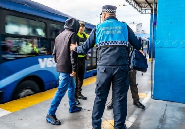 Operativos municipales refuerzan seguridad en transporte público de Quito